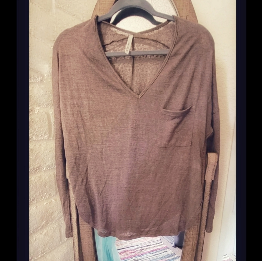 Taupe long sleeve v-neck top